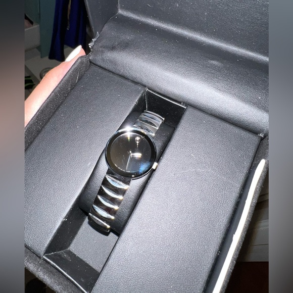 Movado Sapphire Silver Mirror Dial Ladies Watch 0607213 - Picture 5 of 8